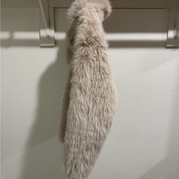 Luxurious Mob Wife Faux Fur Jacket - Picture 7 of 11